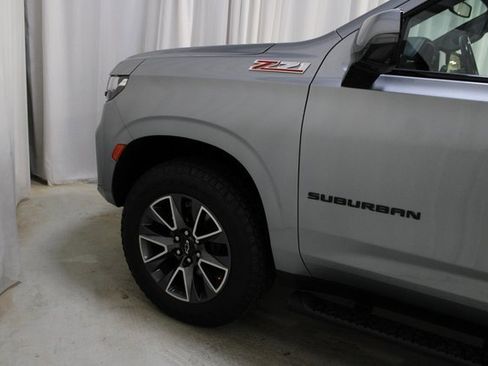 Used 2023 Chevrolet Suburban Z71 w/ Luxury Package image 8