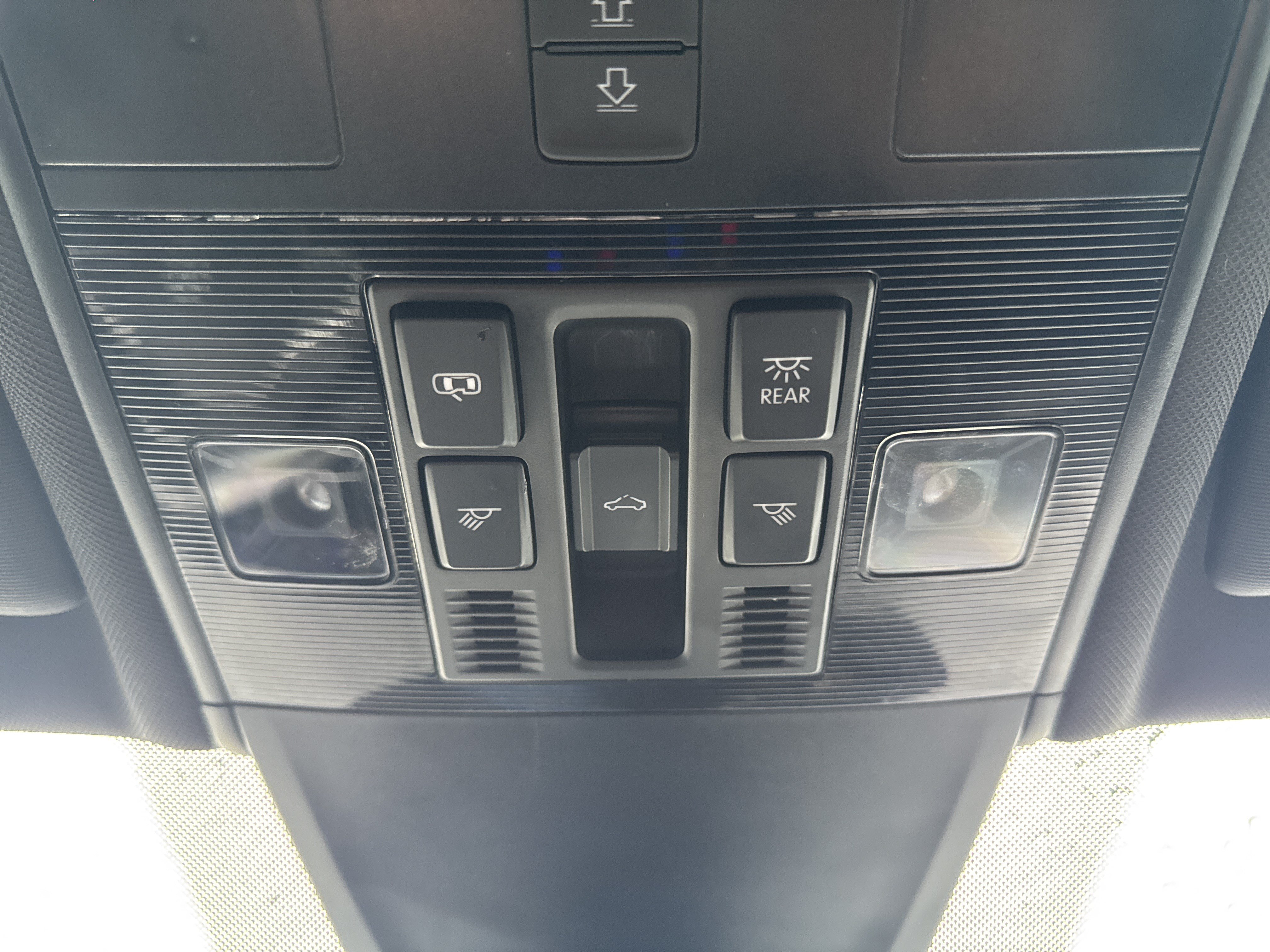 Used 2023 Volkswagen Tiguan SE R-Line FWD image 23