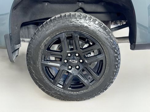 Used 2025 Chevrolet Silverado 1500 LT Trail Boss w/ Convenience Package II AWD/4WD image 33
