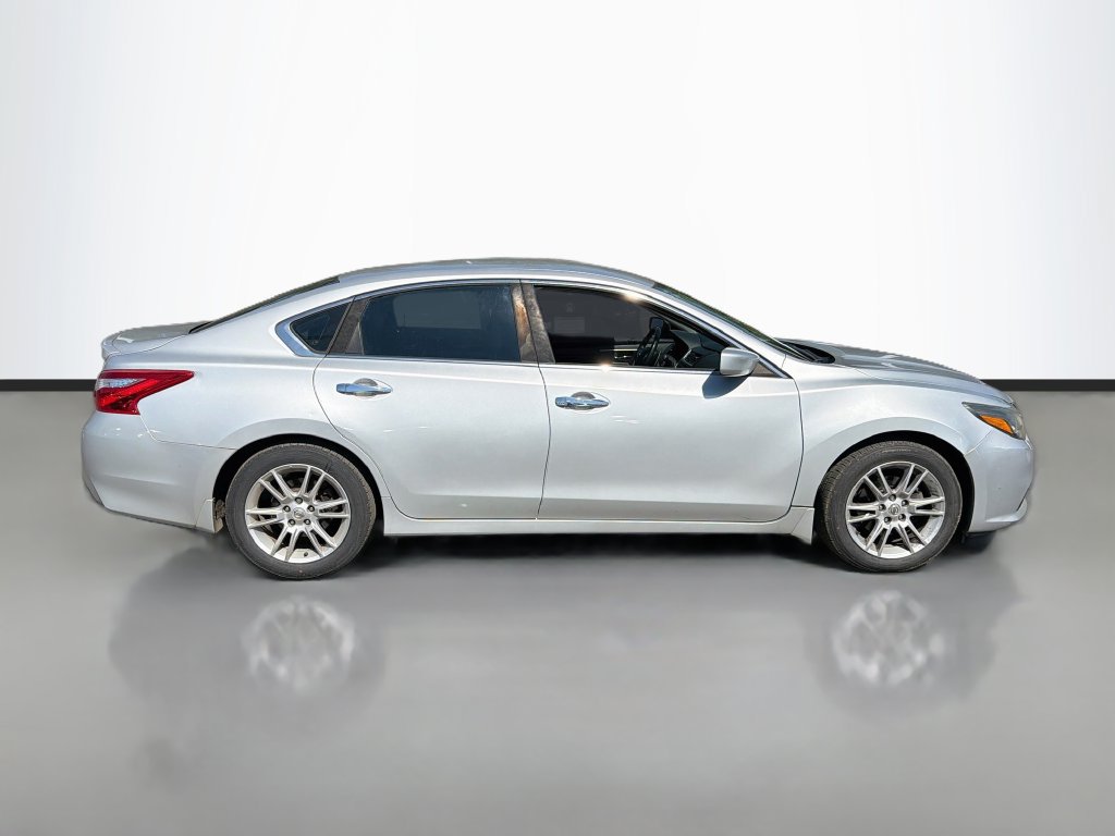 Used 2016 Nissan Altima 2.5 SR FWD image 4