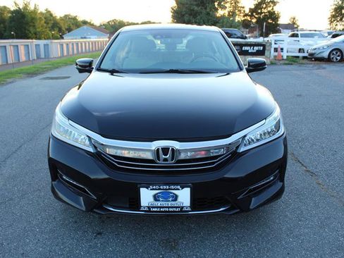 Used 2017 Honda Accord Touring image 2