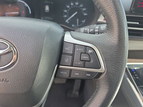 Used 2024 Toyota Sienna XLE image 25