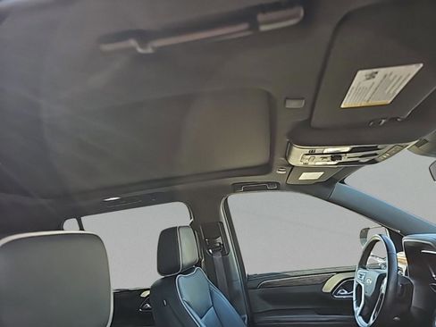 Used 2023 Chevrolet Suburban Premier image 33