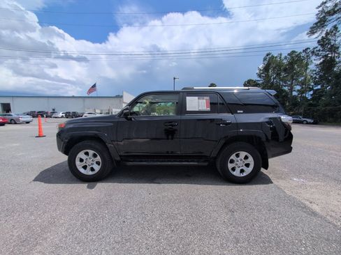 Used 2022 Toyota 4Runner SR5 Premium w/ Moonroof Package AWD/4WD image 5