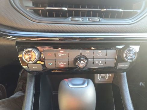 New 2026 Jeep Compass Latitude image 20