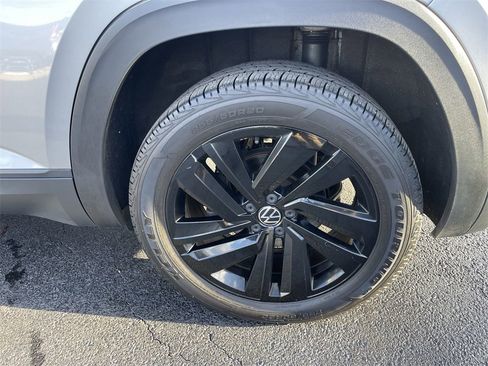 Used 2022 Volkswagen Atlas Cross Sport SE image 8