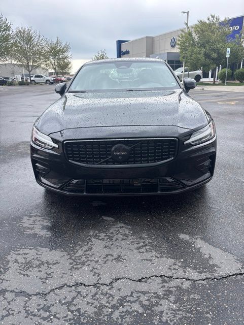 Used 2024 Volvo S60 B5 Plus AWD/4WD image 9
