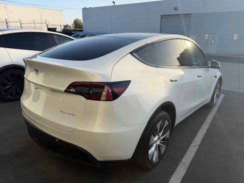 Used 2021 Tesla Model Y Long Range AWD/4WD image 3