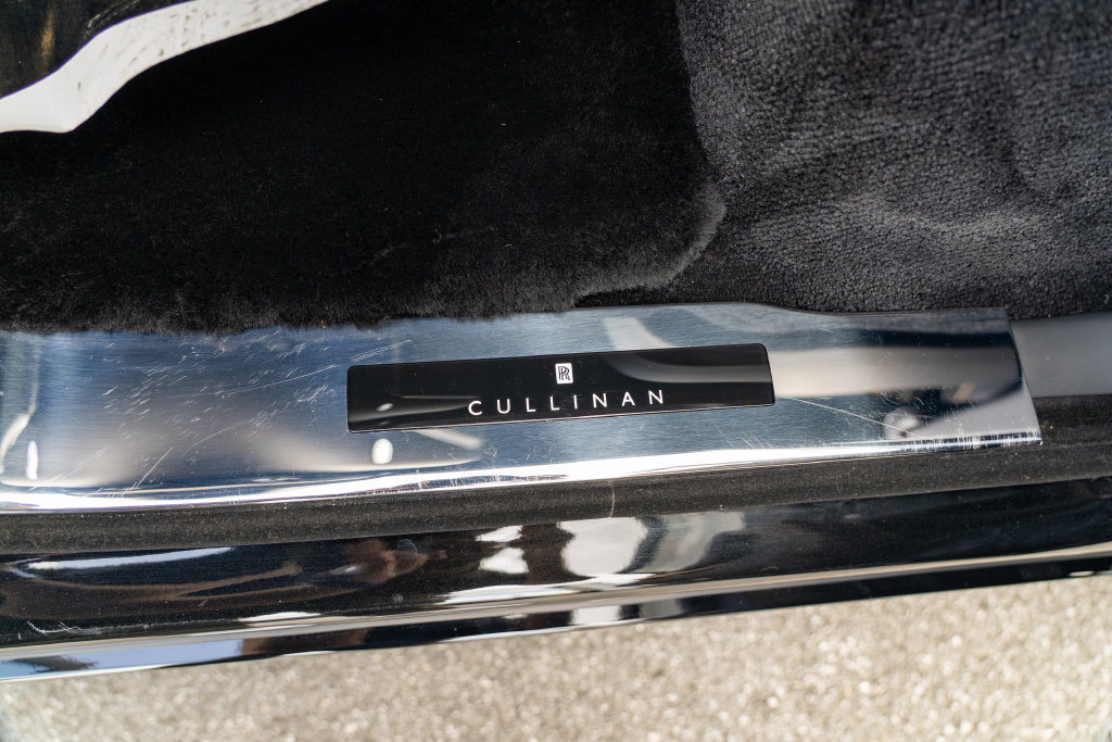 Used 2025 Rolls-Royce Cullinan AWD/4WD image 18
