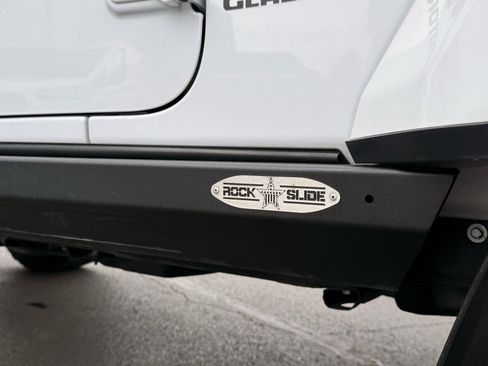 Used 2021 Jeep Gladiator Overland image 20