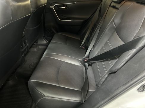 Used 2019 Toyota RAV4 Limited FWD image 31
