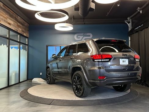 Used 2021 Jeep Grand Cherokee Laredo X AWD/4WD image 5