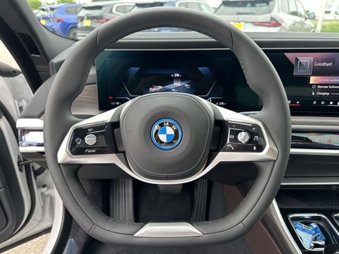 New 2025 BMW i7 xDrive60 image 13
