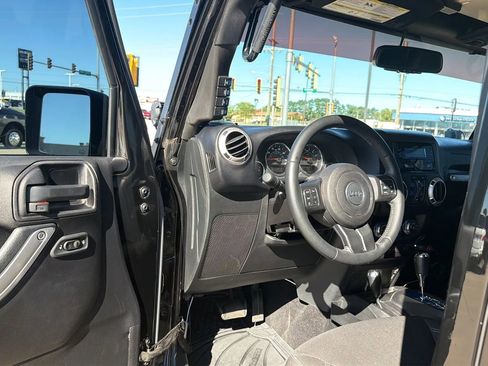 Used 2016 Jeep Wrangler Unlimited Sahara w/ Connectivity Group AWD/4WD image 83