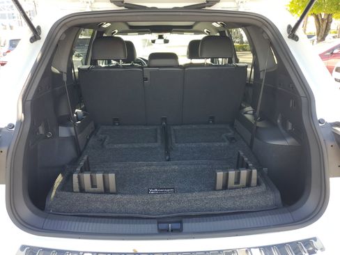 Used 2023 Volkswagen Tiguan SE R-Line image 12