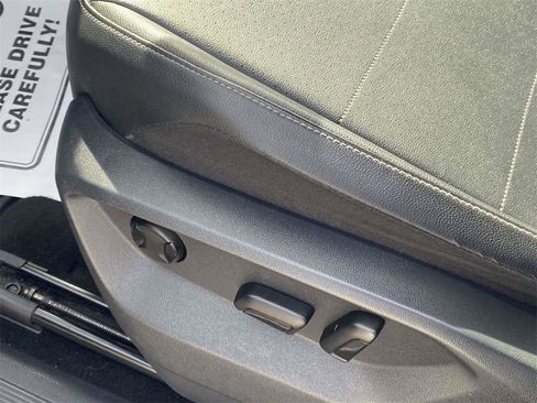 Used 2019 Volkswagen Tiguan SE image 16