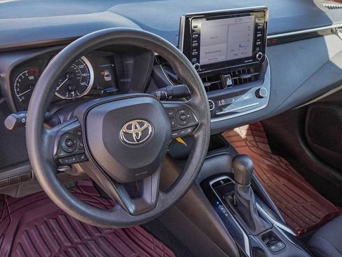 Used 2021 Toyota Corolla LE image 9