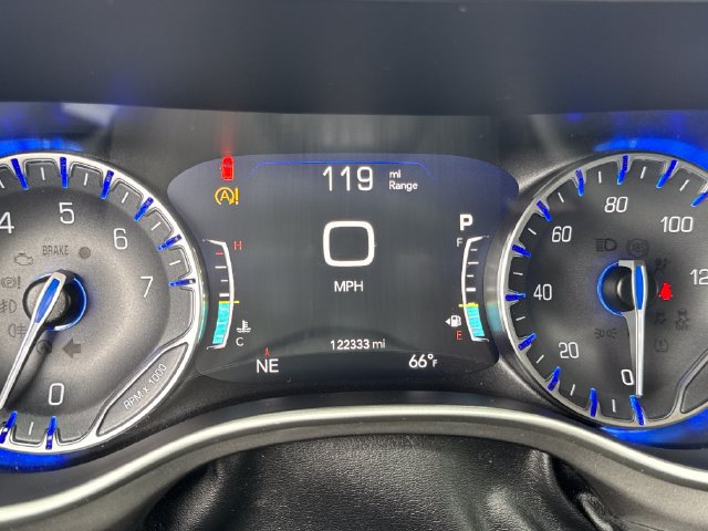Used 2022 Chrysler Pacifica Touring-L FWD image 16