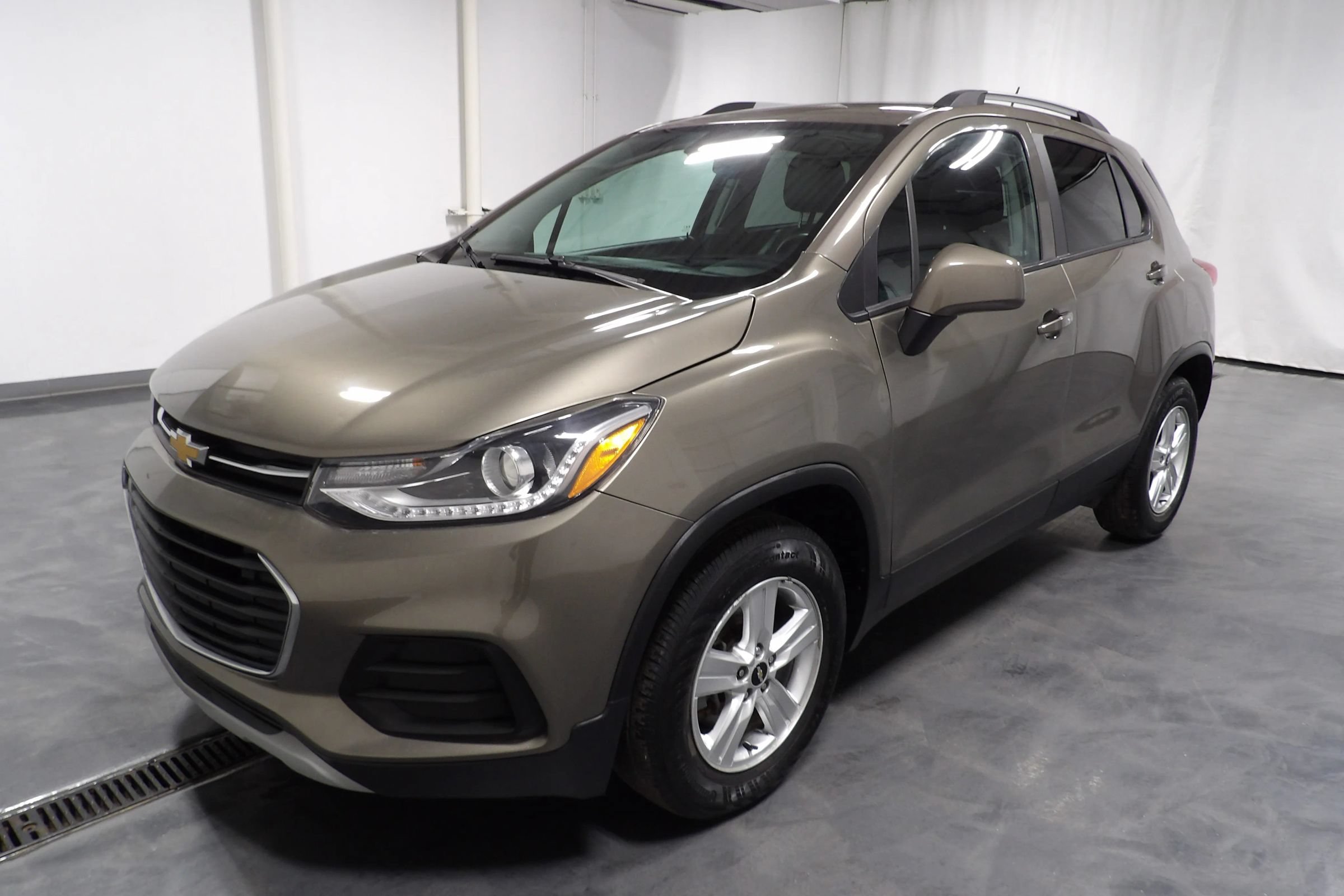 Used 2021 Chevrolet Trax LT w/ Driver Confidence Package FWD image 3