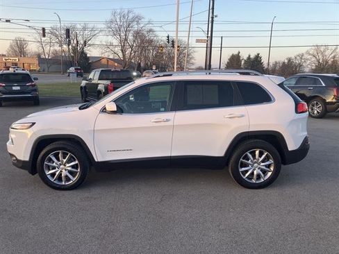 Used 2018 Jeep Cherokee Limited w/ Technology Group image 8