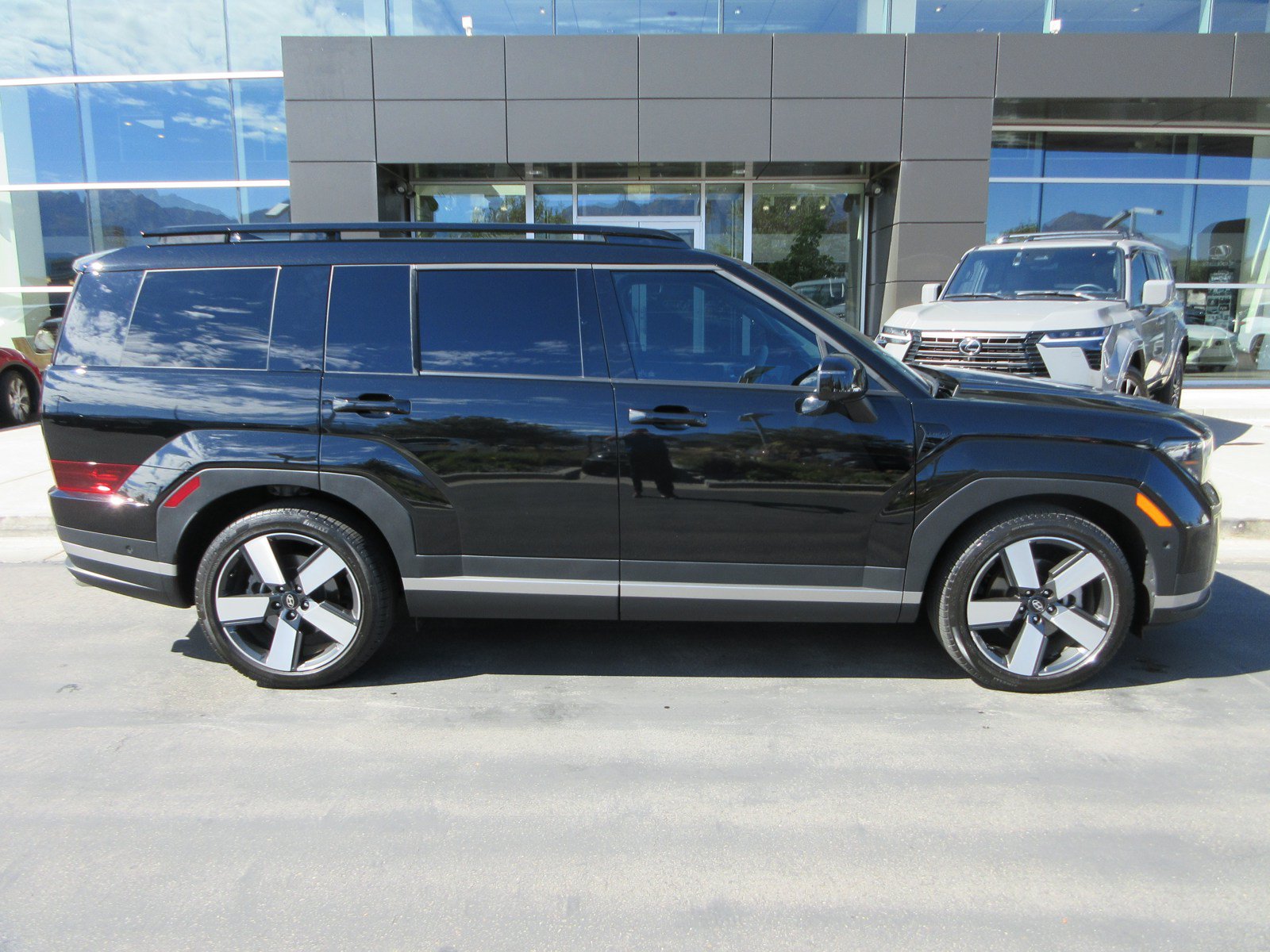 Used 2024 Hyundai Santa Fe Limited AWD/4WD image 11