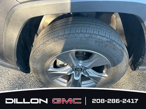 Used 2025 Toyota RAV4 XLE AWD/4WD image 30