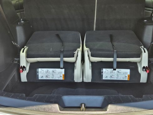 Used 2018 Ford Explorer XLT w/ Equipment Group 202A AWD/4WD image 13