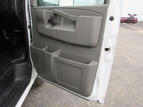 Used 2021 GMC Savana 3500 Extended w/ Power Convenience Package RWD image 12