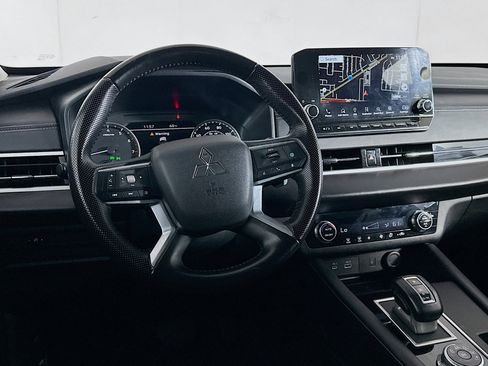 Used 2024 Mitsubishi Outlander SE image 18