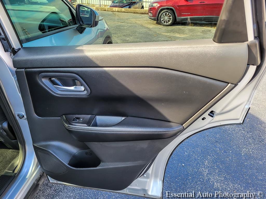 Used 2025 Nissan Rogue SV FWD image 31