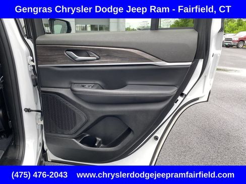 Used 2023 Jeep Grand Cherokee Limited w/ Trailer Tow Prep Group (B) AWD/4WD image 42