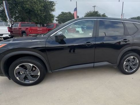 Used 2025 Nissan Rogue SV FWD image 5