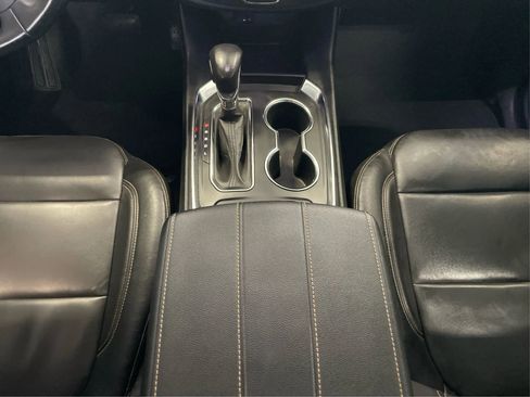 Used 2021 Chevrolet Traverse LT image 20