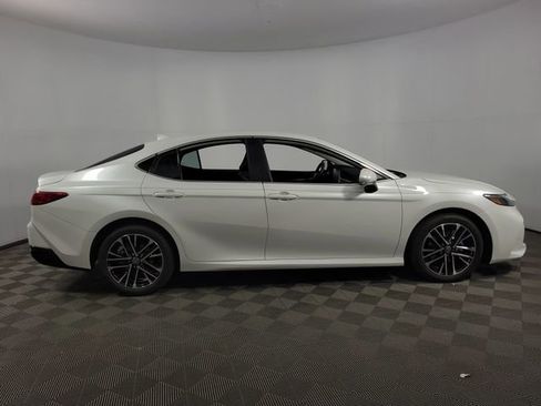 Used 2025 Toyota Camry XLE FWD image 11