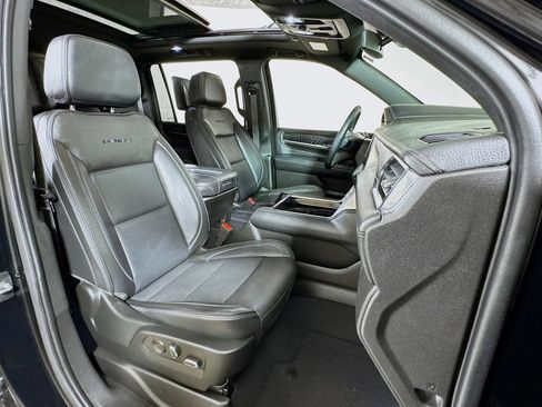 Used 2023 GMC Yukon XL Denali AWD/4WD image 30