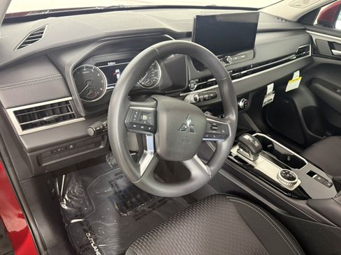 Used 2026 Mitsubishi Outlander ES FWD image 15