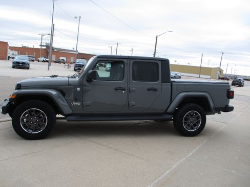 Used 2021 Jeep Gladiator Overland w/ Popular Equipment Package image 4