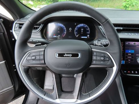 Certified 2026 Jeep Grand Cherokee Limited AWD/4WD image 16