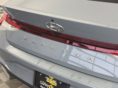 Used 2023 Hyundai Elantra SEL image 15