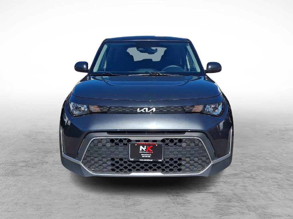 Used 2023 Kia Soul LX w/ LX Technology Package FWD image 2