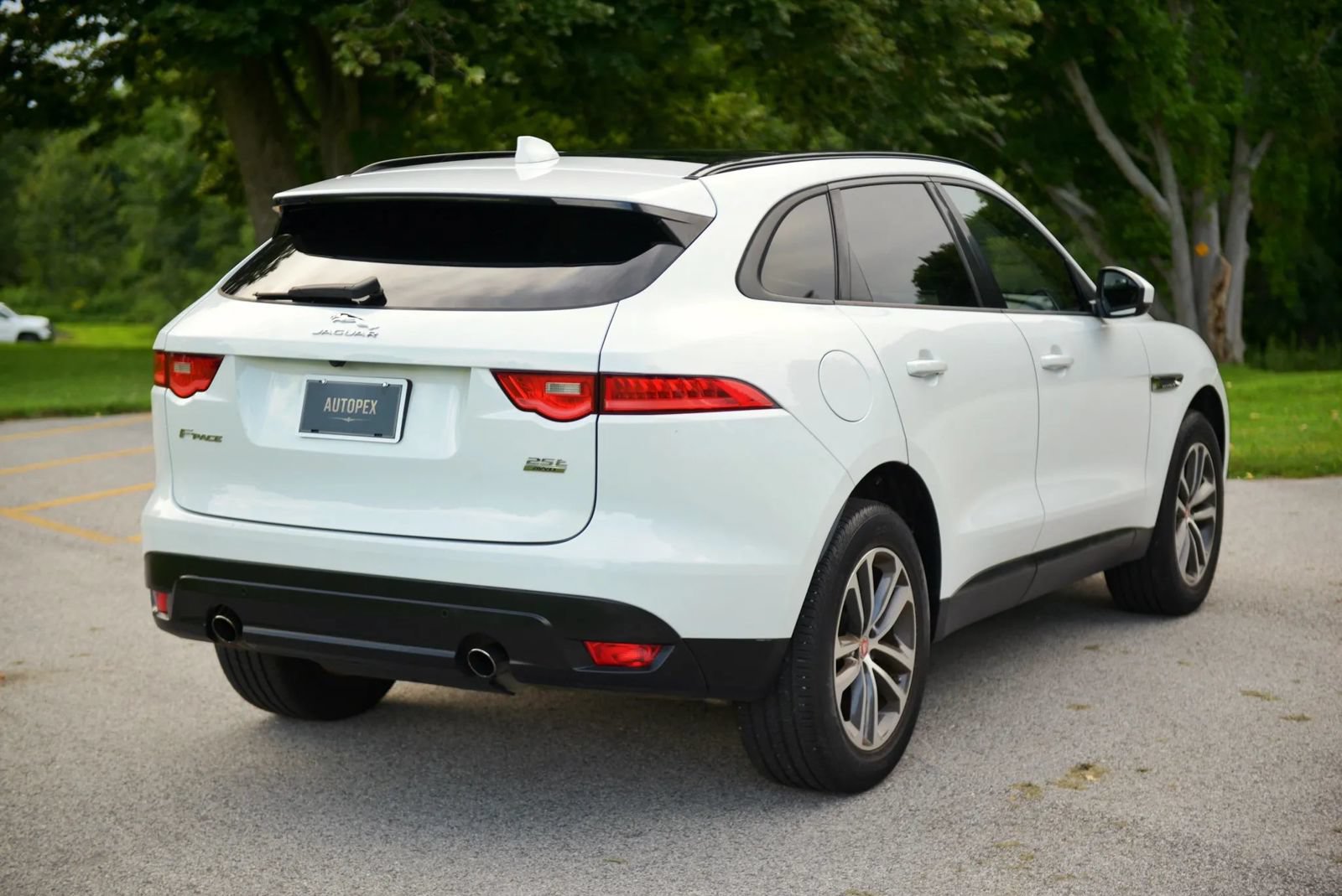 Used 2018 Jaguar F-PACE Premium AWD/4WD image 17