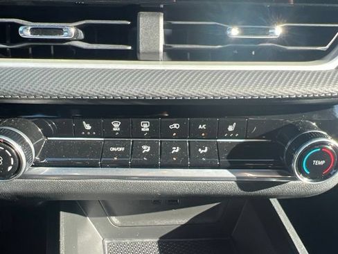 Used 2026 Chevrolet Equinox LT FWD image 16