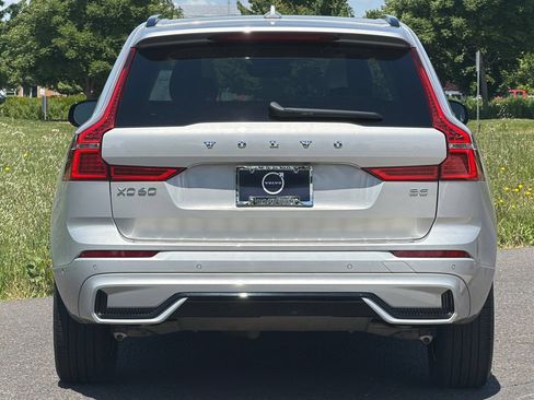 Used 2023 Volvo XC60 B5 Plus w/ Climate Package FWD image 4