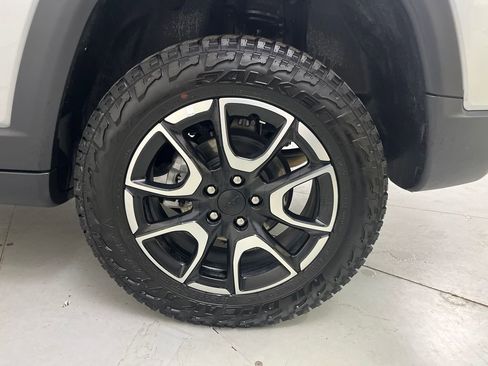 Used 2024 Jeep Compass Trailhawk image 16