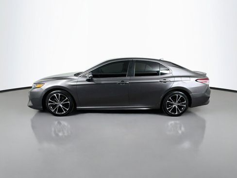 Used 2020 Toyota Camry SE FWD image 2