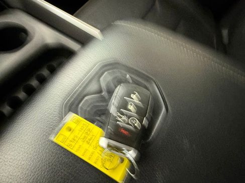 Used 2022 RAM 1500 Laramie AWD/4WD image 33