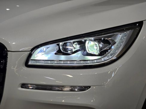 New 2026 Lincoln Corsair Reserve image 8