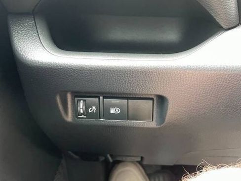 Used 2019 Toyota RAV4 XLE FWD image 24