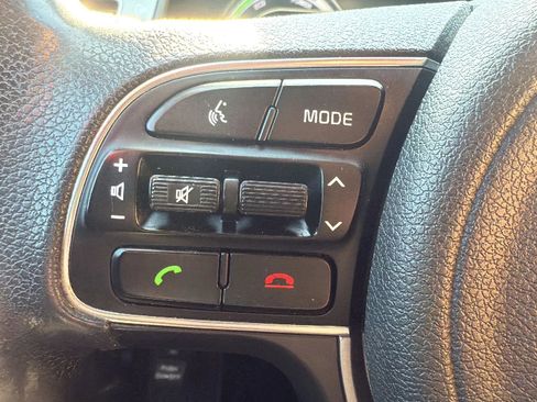 Used 2019 Kia Niro LX image 12