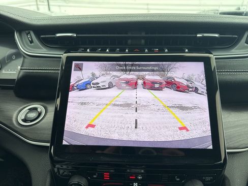 Used 2023 Jeep Grand Cherokee Limited w/ Black Appearance Package image 23